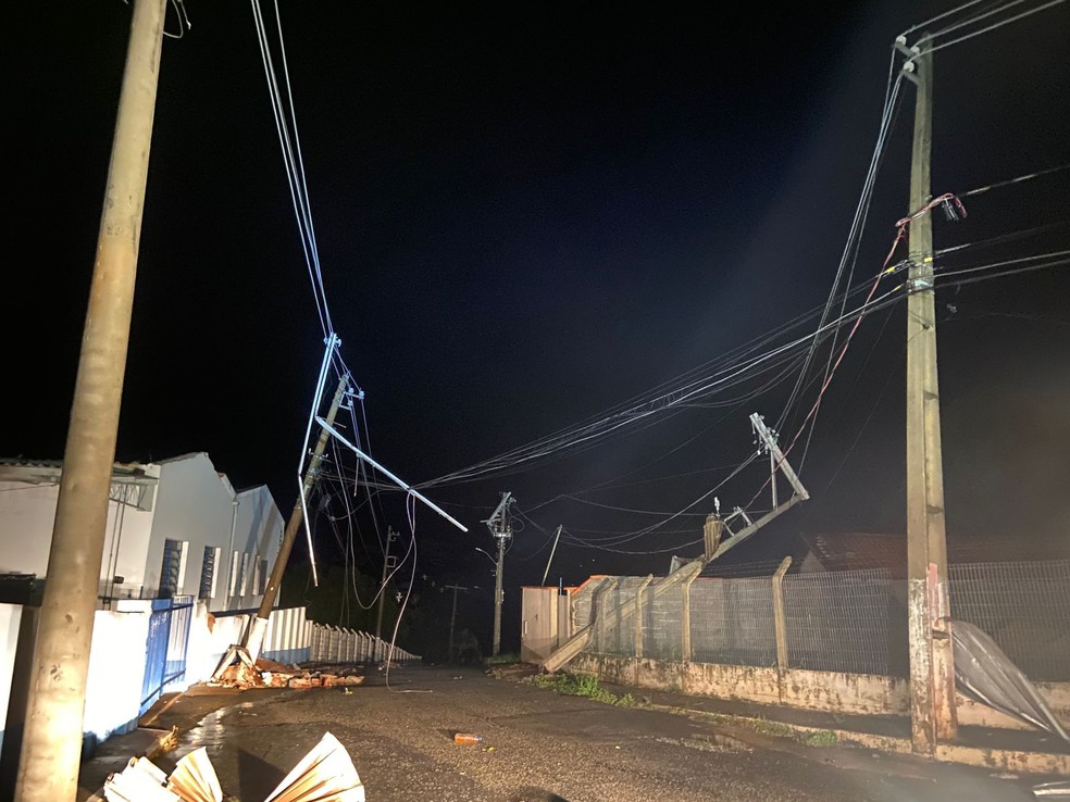 Chuva causou estragos e interrupção no fornecimento de energia em Carmo da Mata — Foto: Cemig/Divulgação