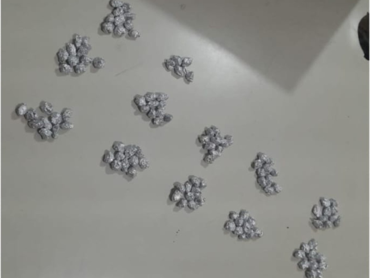 Criança de 7 anos é encontrada com 116 pedras de crack na mochila em escola de Belo Jardim