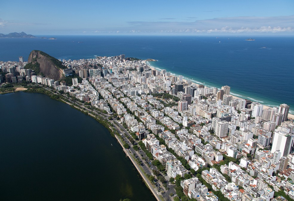 Estudo aponta que escoamento das águas da Lagoa para a praia de Ipanema pode ser afetado, prolongando cheias — Foto: Fernando Maia/Riotur