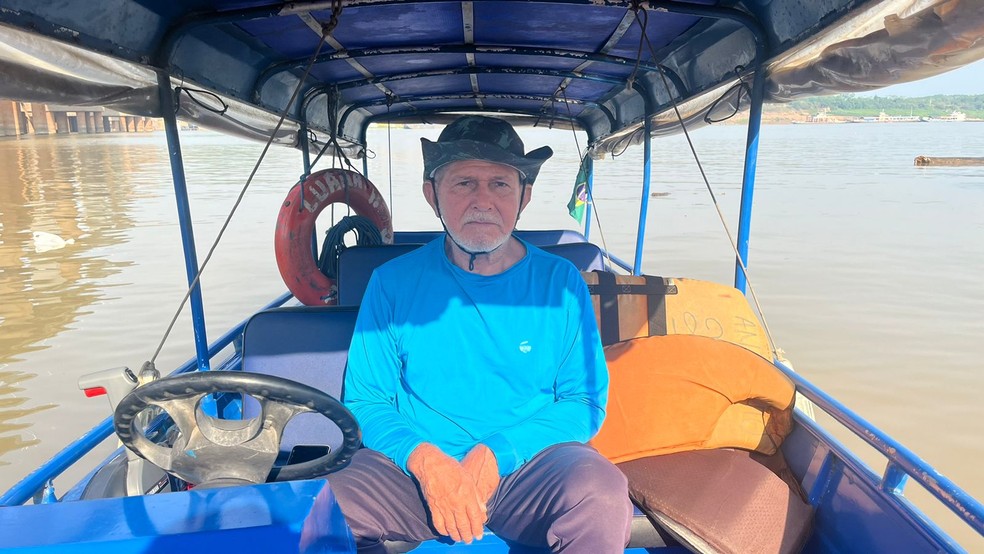 Pescador relata as dificuldades de navegar pelo rio Madeira na seca histórica — Foto: Emily Costa/g1 RO