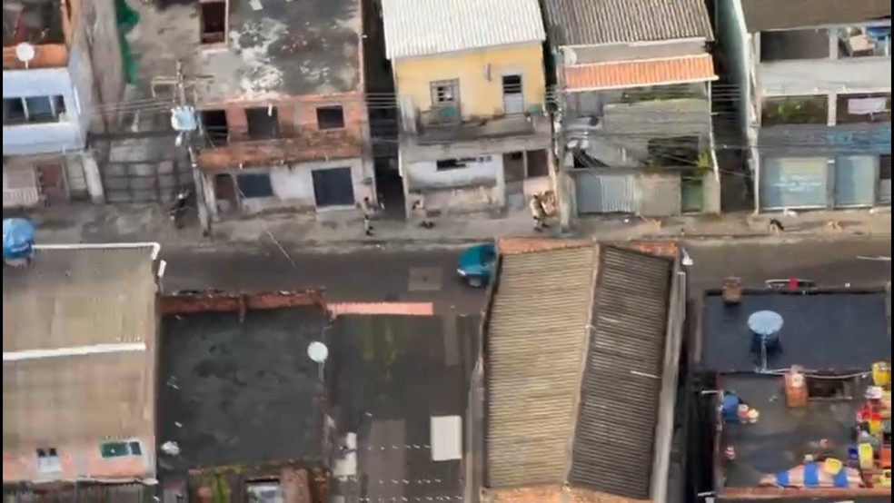 Reforço de segurança no bairro de Mirantes de Periperi, no subúrbio de Salvador — Foto: Reprodução/Redes Sociais
