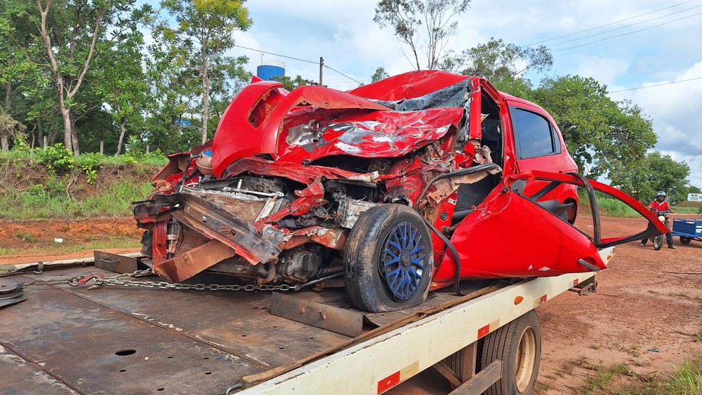 Uma pessoa morreu aps acidente envolvendo nibus e carro  Foto: Carlos Gomes/TV Anhanguera
