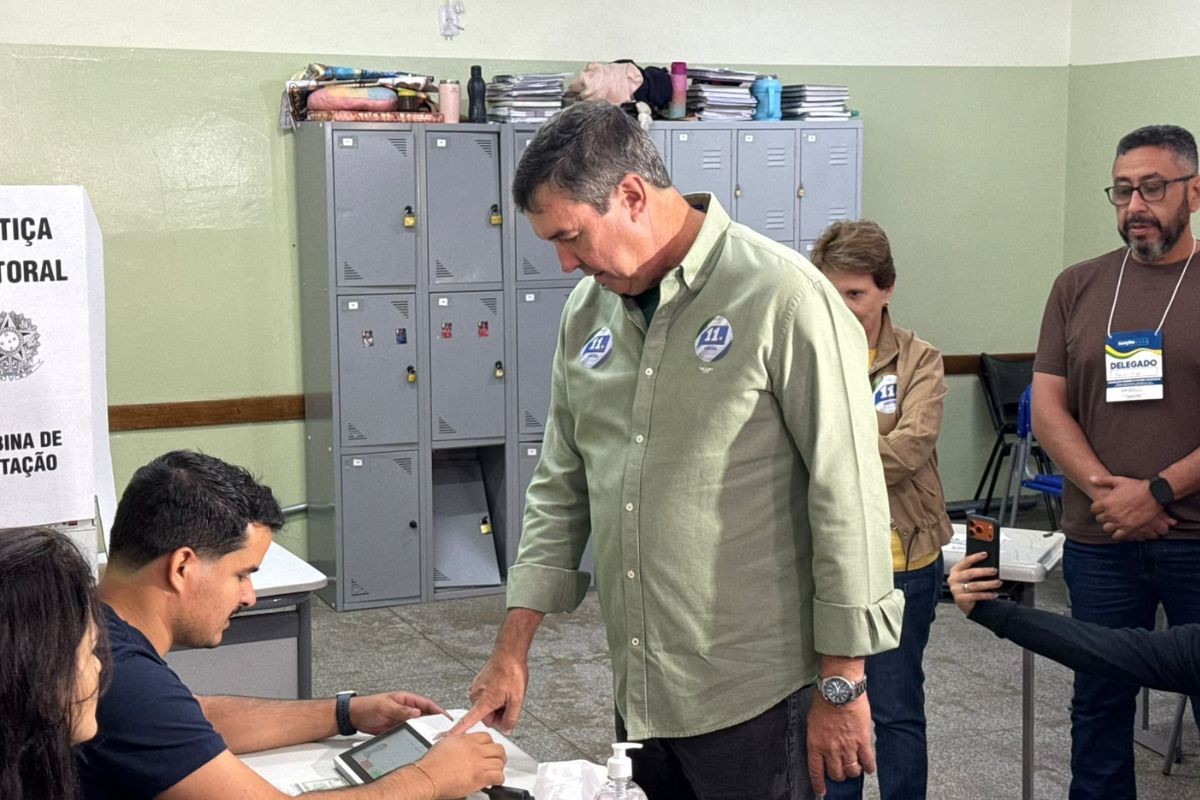Eduardo Riedel (PP) vota em Campo Grande