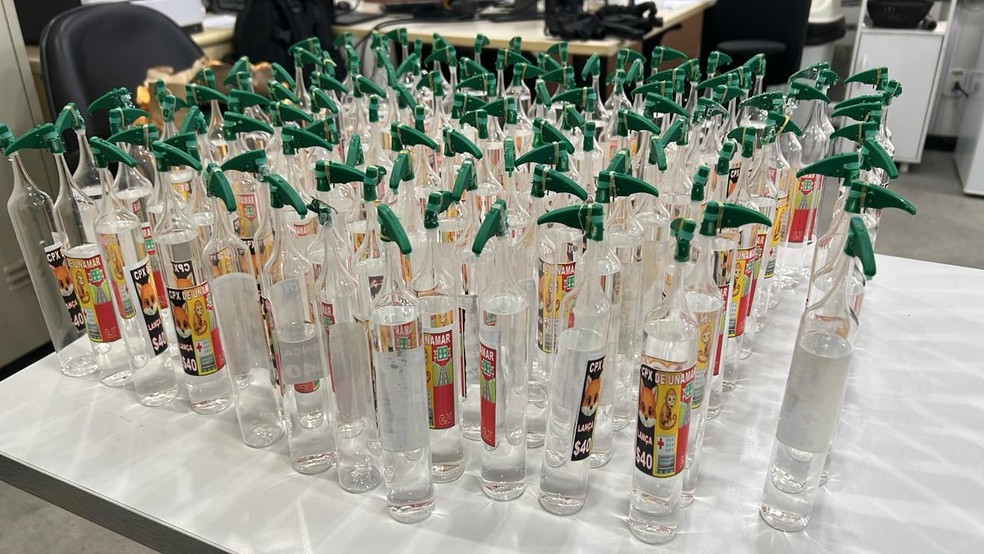 PF prende casal com quase 200 frascos de lança-perfume em Cabo Frio, na Região dos Lagos — Foto: Reprodução: Polícia Federal