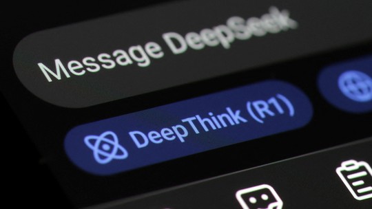 Por que a Inteligência Artificial mente quando diz que 'está pensando' – e por que isso importa - Ao projetar capacidades humanas em sistemas como o ChatGPT, corremos riscos diversos. Entender como essas tecnologias funcionam é essencial para seu uso responsável