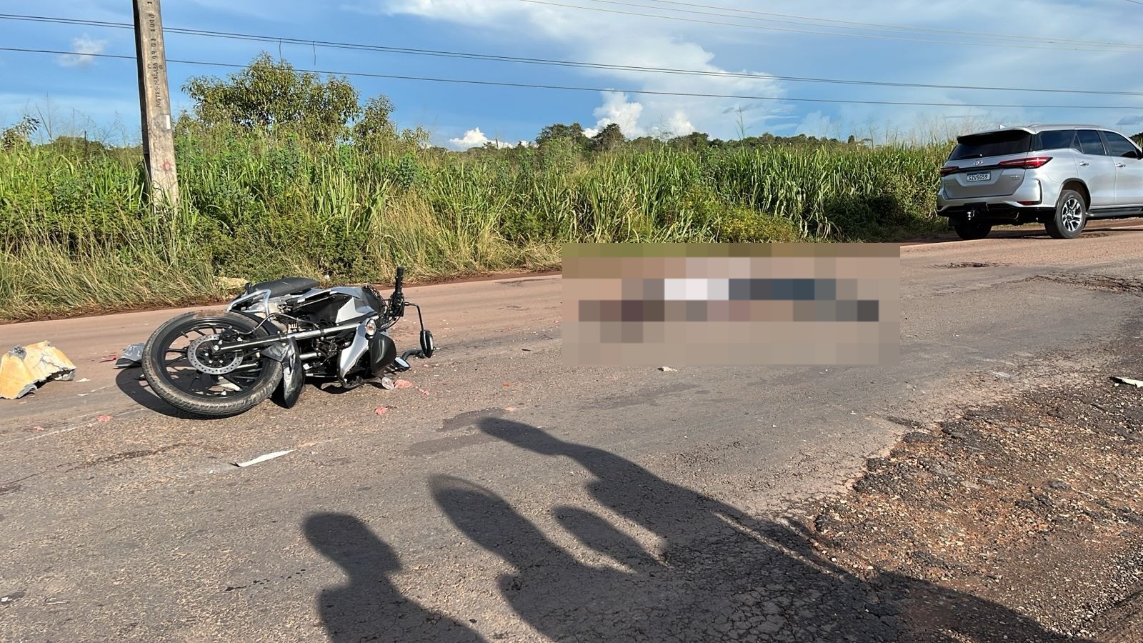 Motociclista morre após acidente com caminhonete e carreta na BR-222, em Marabá, no Pará
