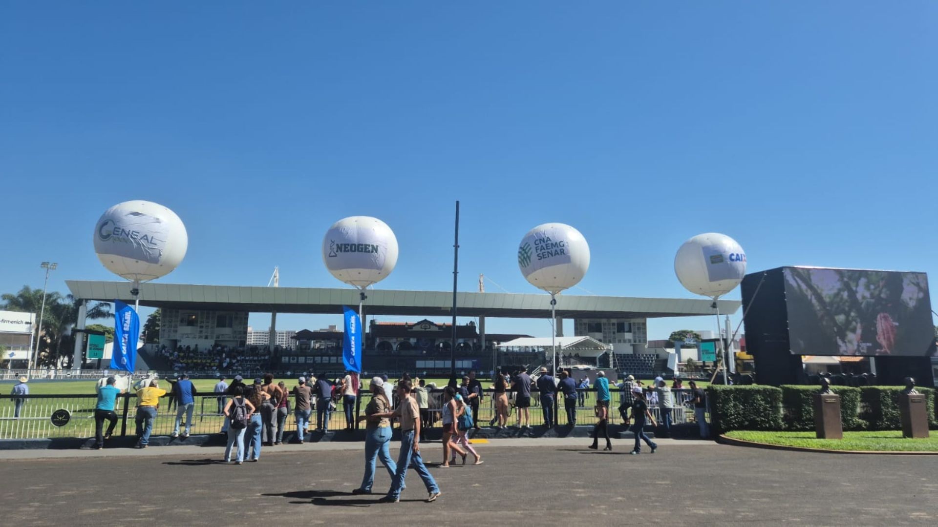 ExpoZebu 2026 é aberta em Uberaba com presença de autoridades e público esperado de 400 mil pessoas