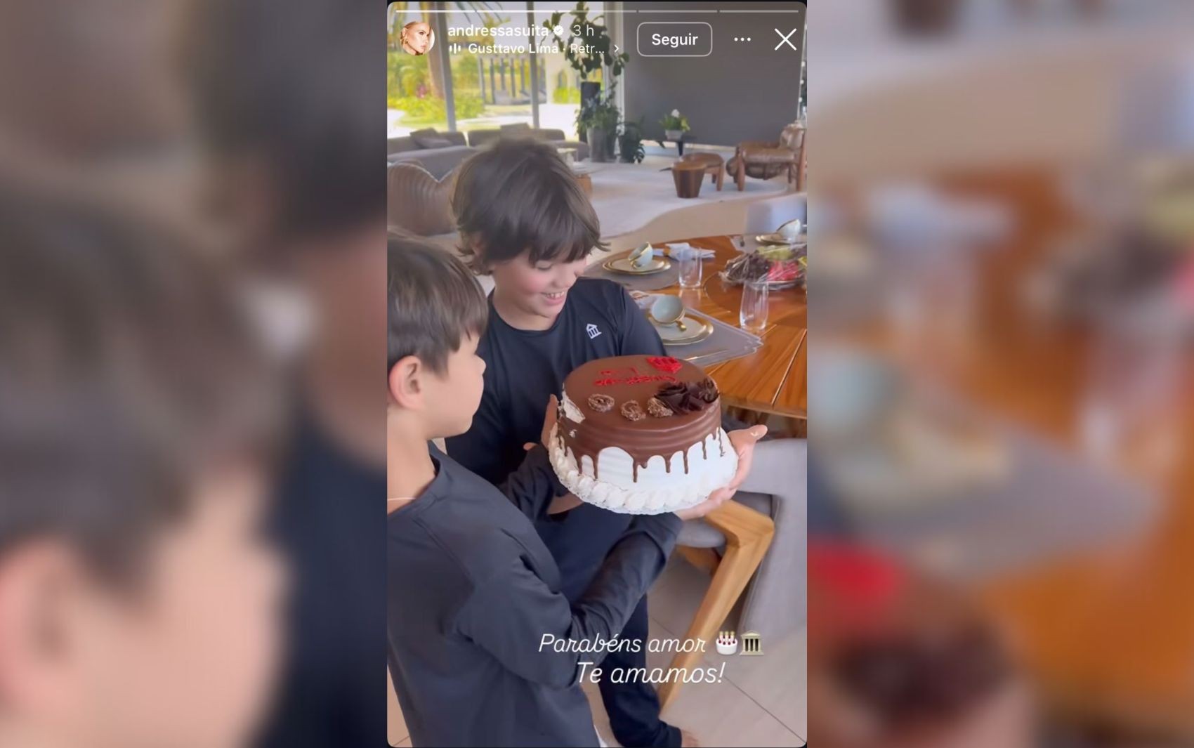 Gusttavo Lima ganha bolo dos filhos para comemorar o aniversário; vídeo
