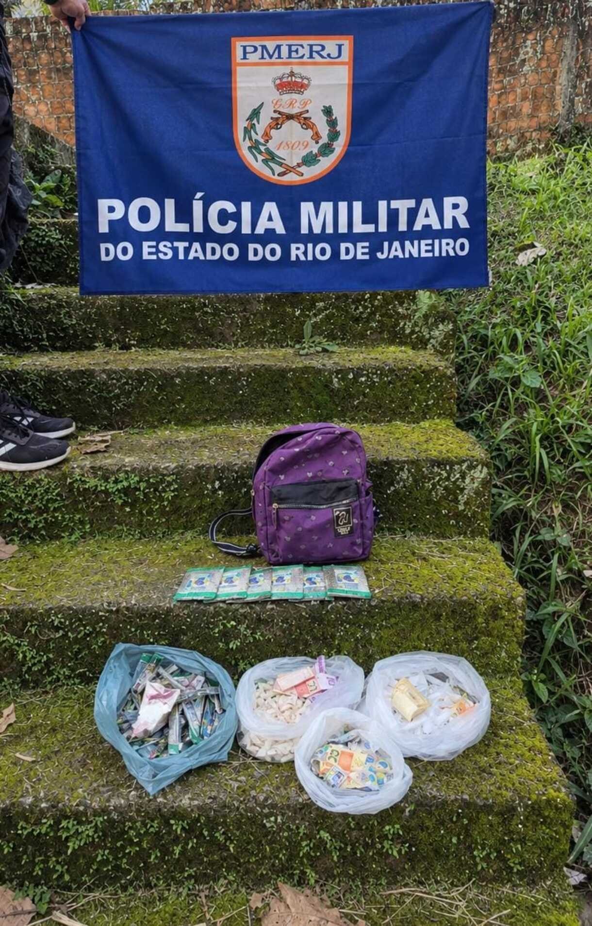 Jovem é preso com drogas em Angra dos Reis