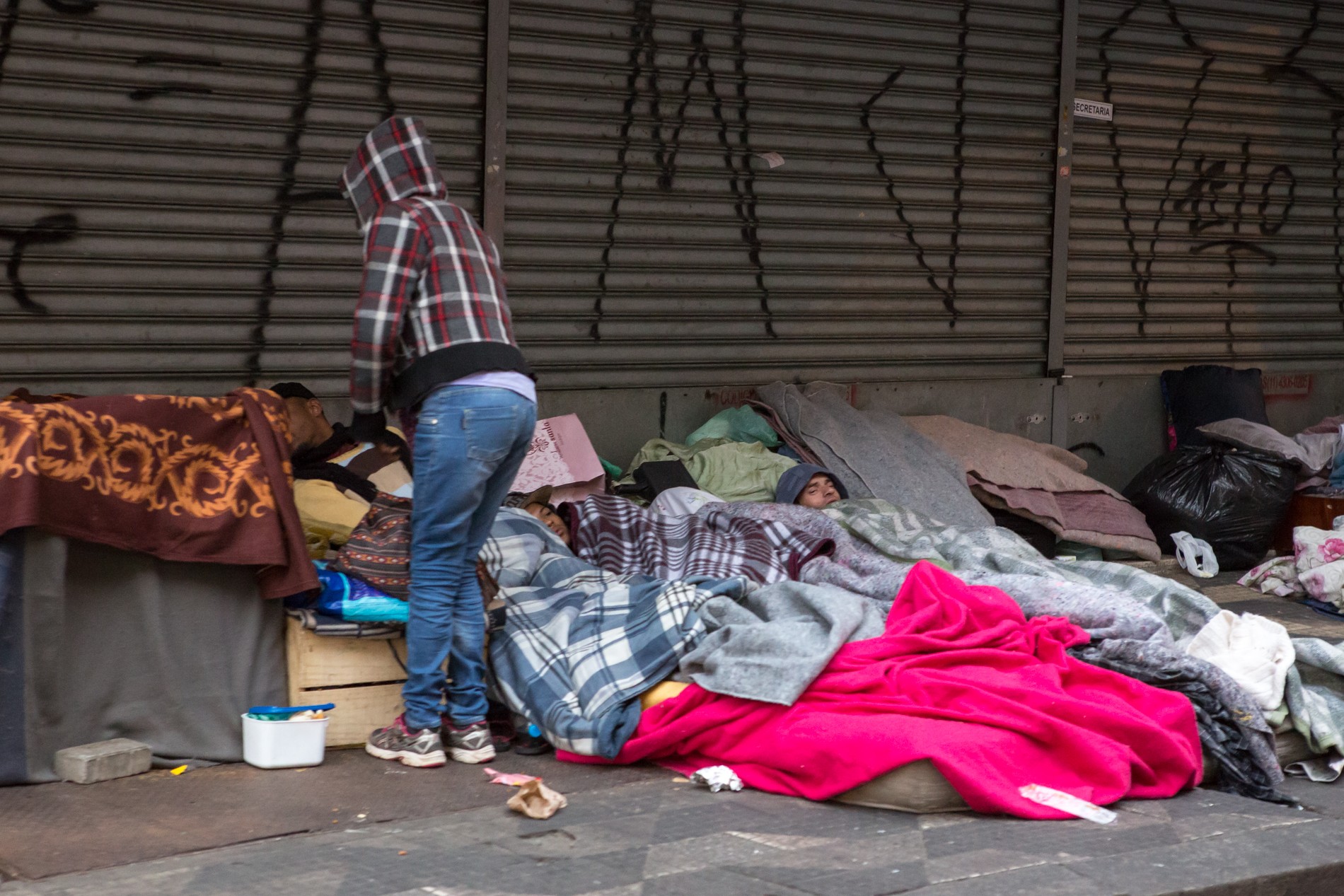 Onda de frio em SP tem 328 moradores em situação de rua levados a albergues em 1ª noite da Operação Baixas Temperaturas