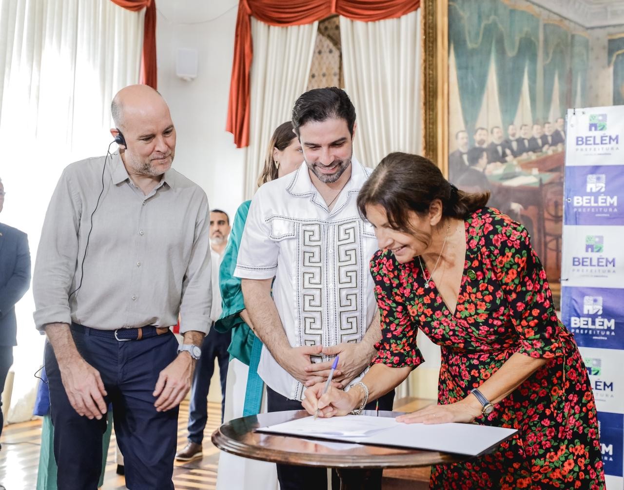 Prefeita de Paris visita Belém e assina acordo de cooperação para mobilidade e urbanismo