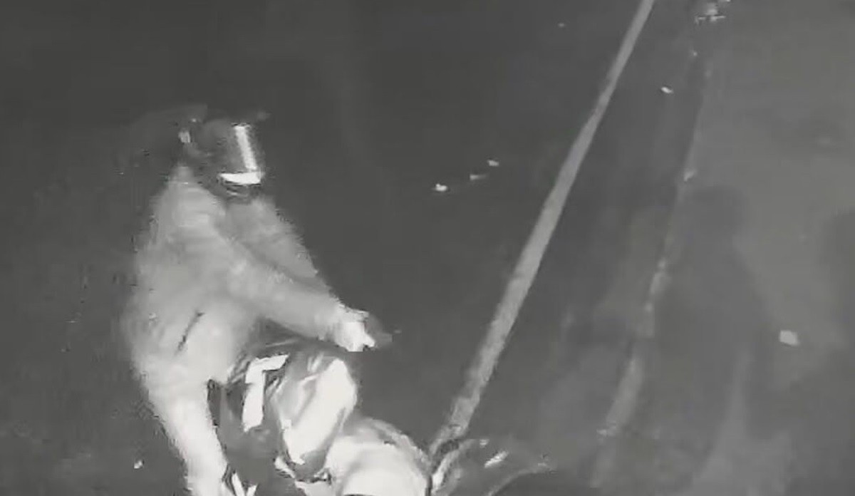 Policial civil é morto a tiros durante assalto em Olinda; vídeo mostra crime