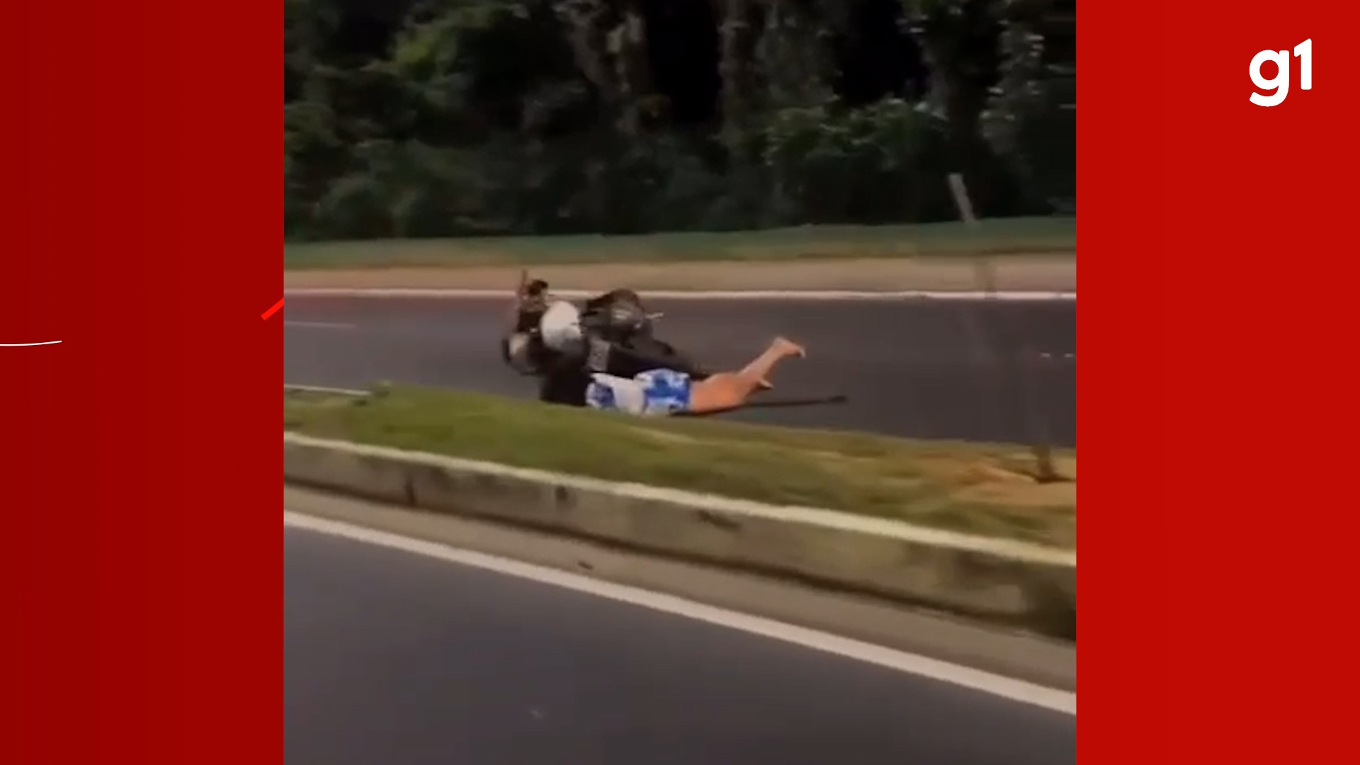 VÍDEO: Grupo que fazia 'rolezinho' cai de motos durante perseguição policial na Zona Oeste de Manaus