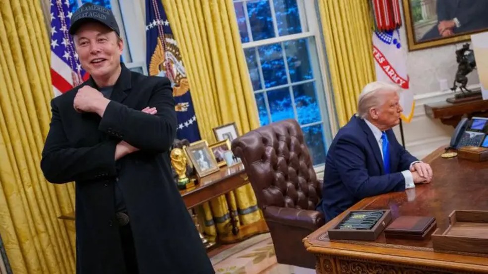 Elon Musk e Donald Trump, durante seu pronunciamento na Casa Branca — Foto: Getty Images via BBC