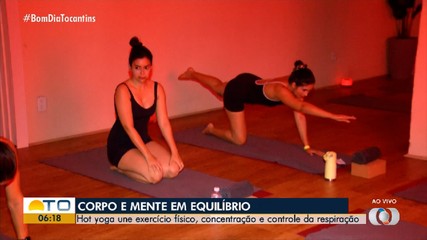 Hot yoga une exercício físico, concentração e controle da respiração