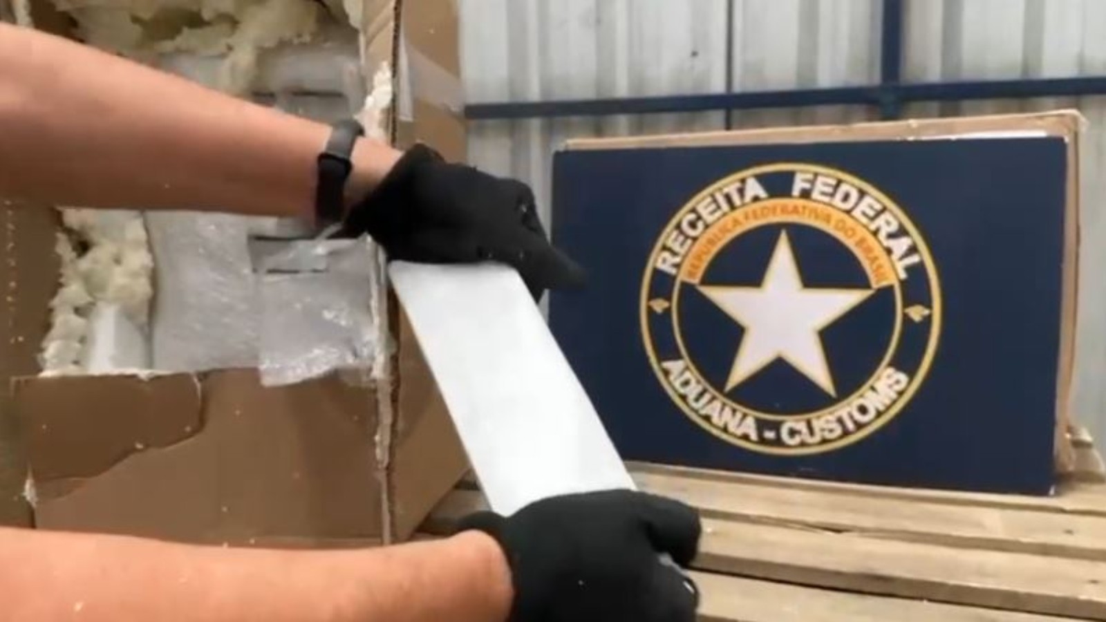 Receita Federal apreende 1 tonelada de skunk em transportadora em Fortaleza