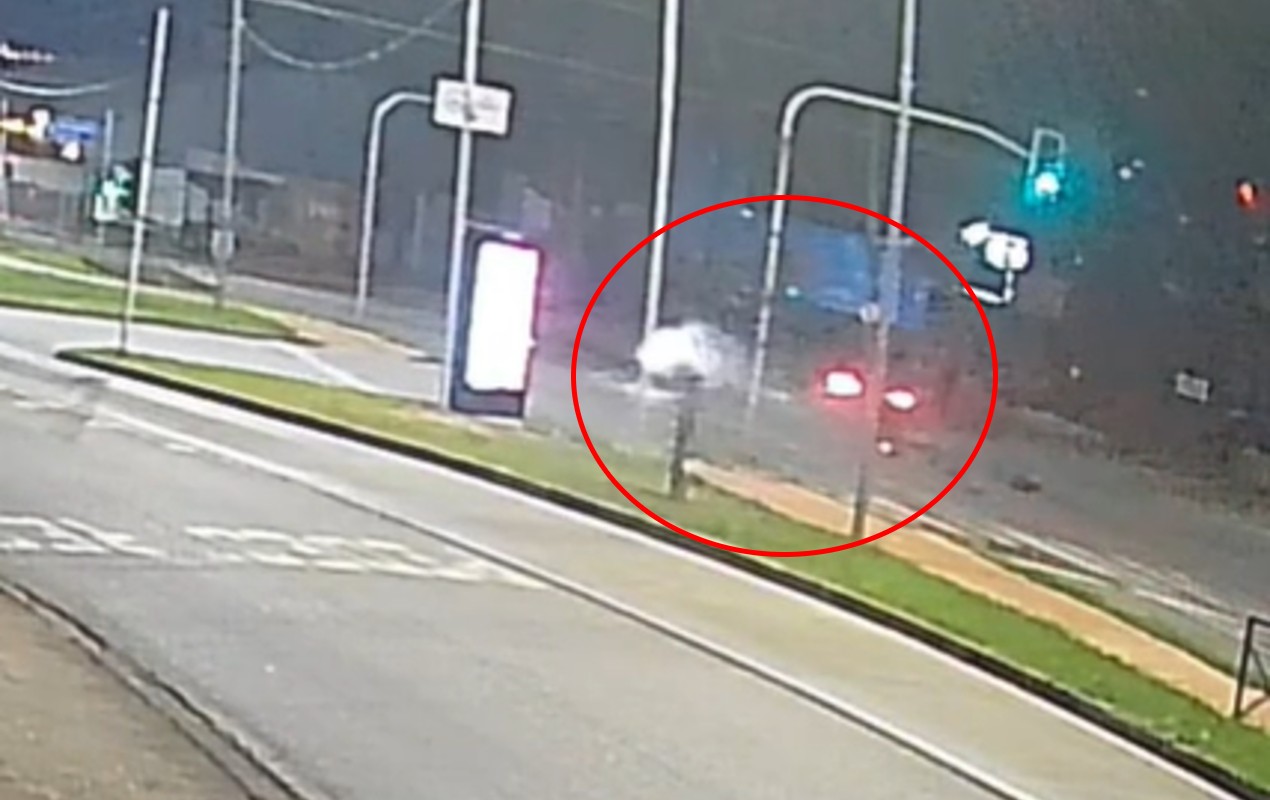 Motociclista e garupa são arremessados após acidente em avenida de Sorocaba; vídeo