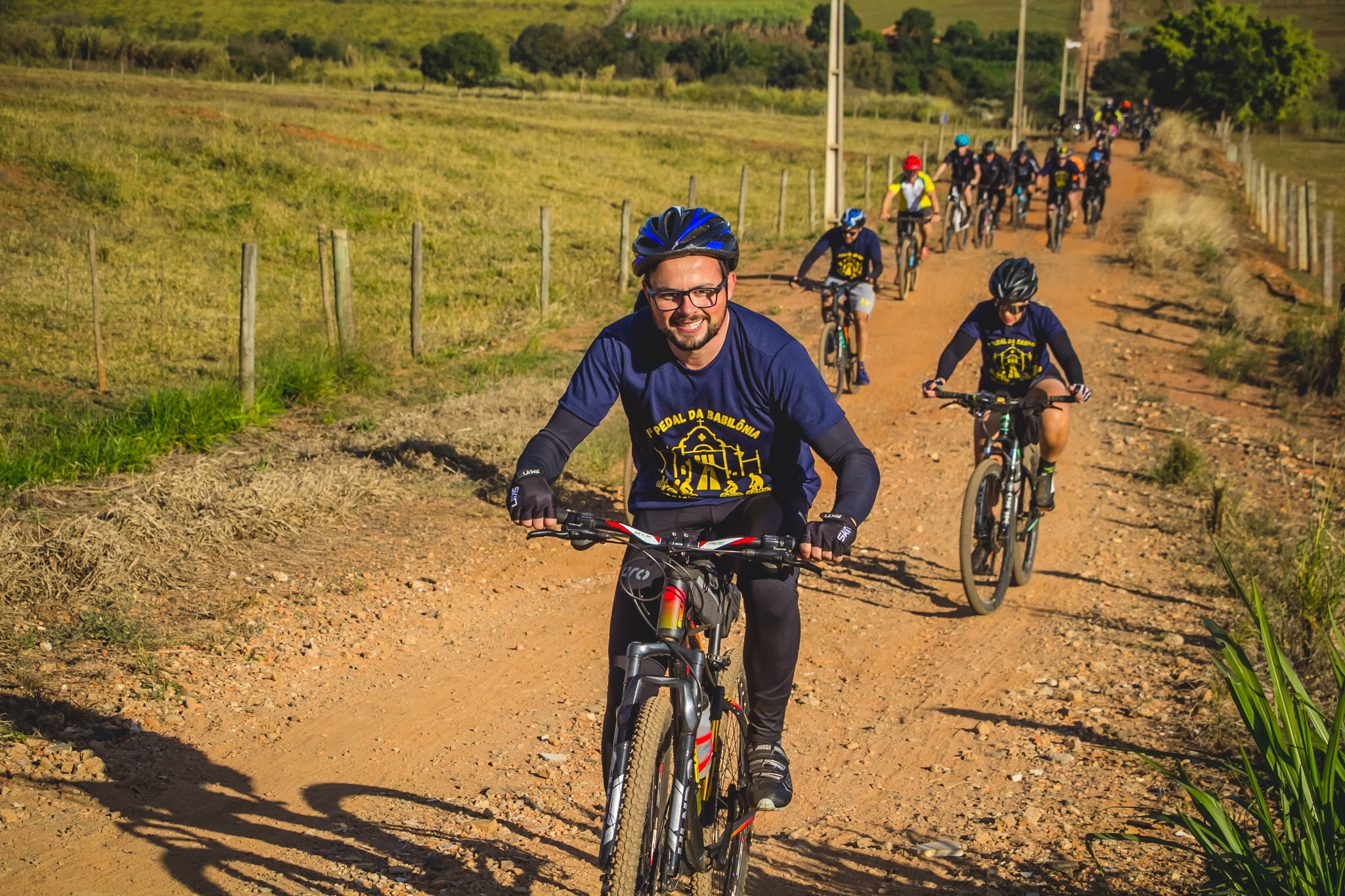 Padre que pedala desde os 20 anos lidera evento de ciclismo que virou tradição no interior de SP