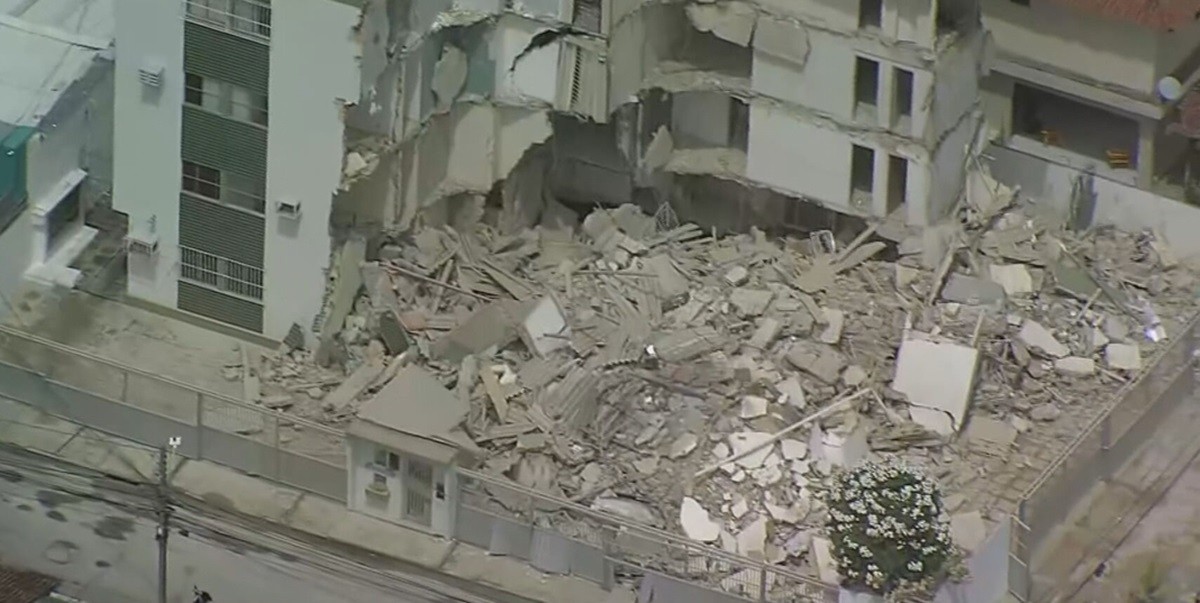 Prédio desaba no Grande Recife dois dias depois de ser interditado pela Defesa Civil; VÍDEO mostra escombros
