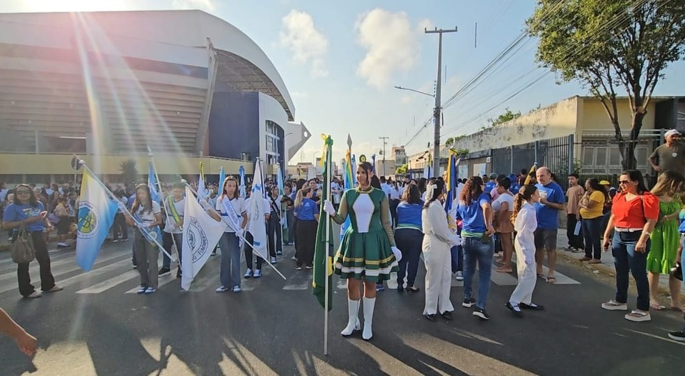 Desfile cívico em Mossoró — Foto: Antônio Dias / Inter TV Costa Branca