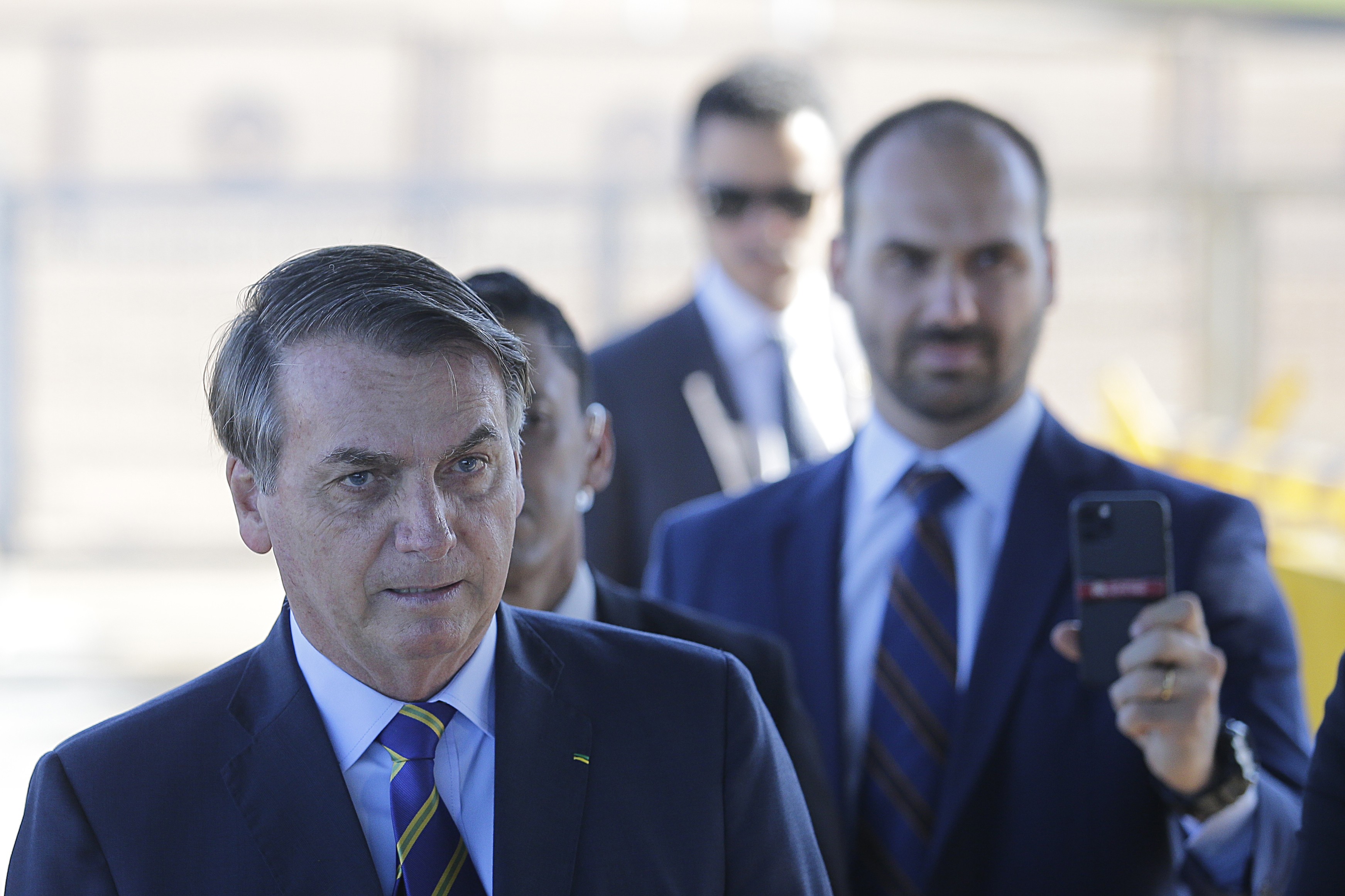 Polícia Federal encontra mensagens de Jair Bolsonaro planejando pedido de asilo político na Argentina