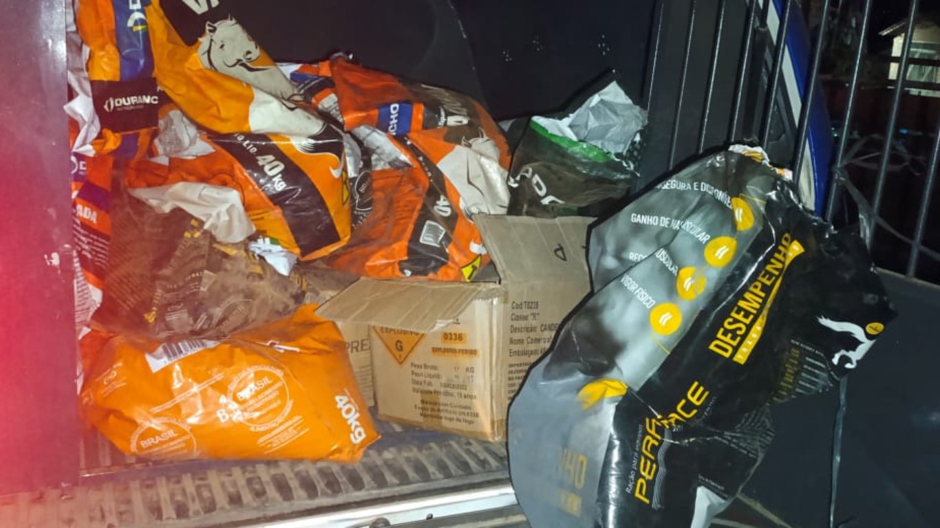 Polícia apreende meia tonelada de pólvora clandestina e prende dois homens no Agreste