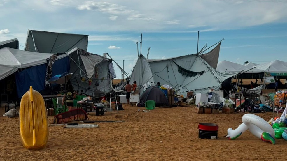 Ventos fortes derrubaram barracas e danificaram tendas — Foto: Reprodução/TV Anhanguera