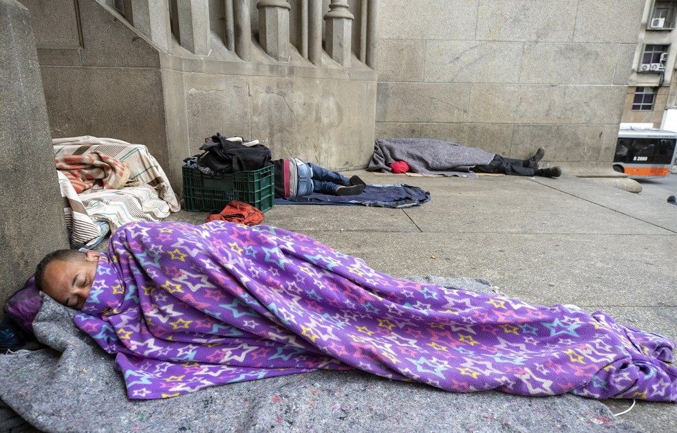 Governo de SP anuncia entrega de 50 alojamentos para moradores sem-teto e  lança campanha para arrecadar cobertores | São Paulo | G1