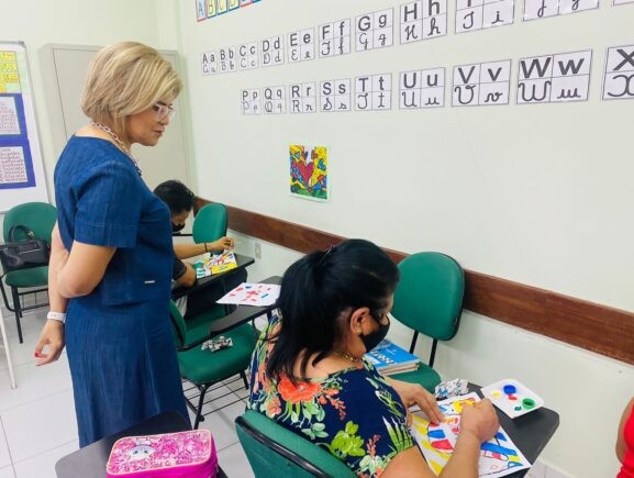 Inscrições para escolarização de adultos e idosos em Manaus inicia nesta quinta-feira; saiba como fazer