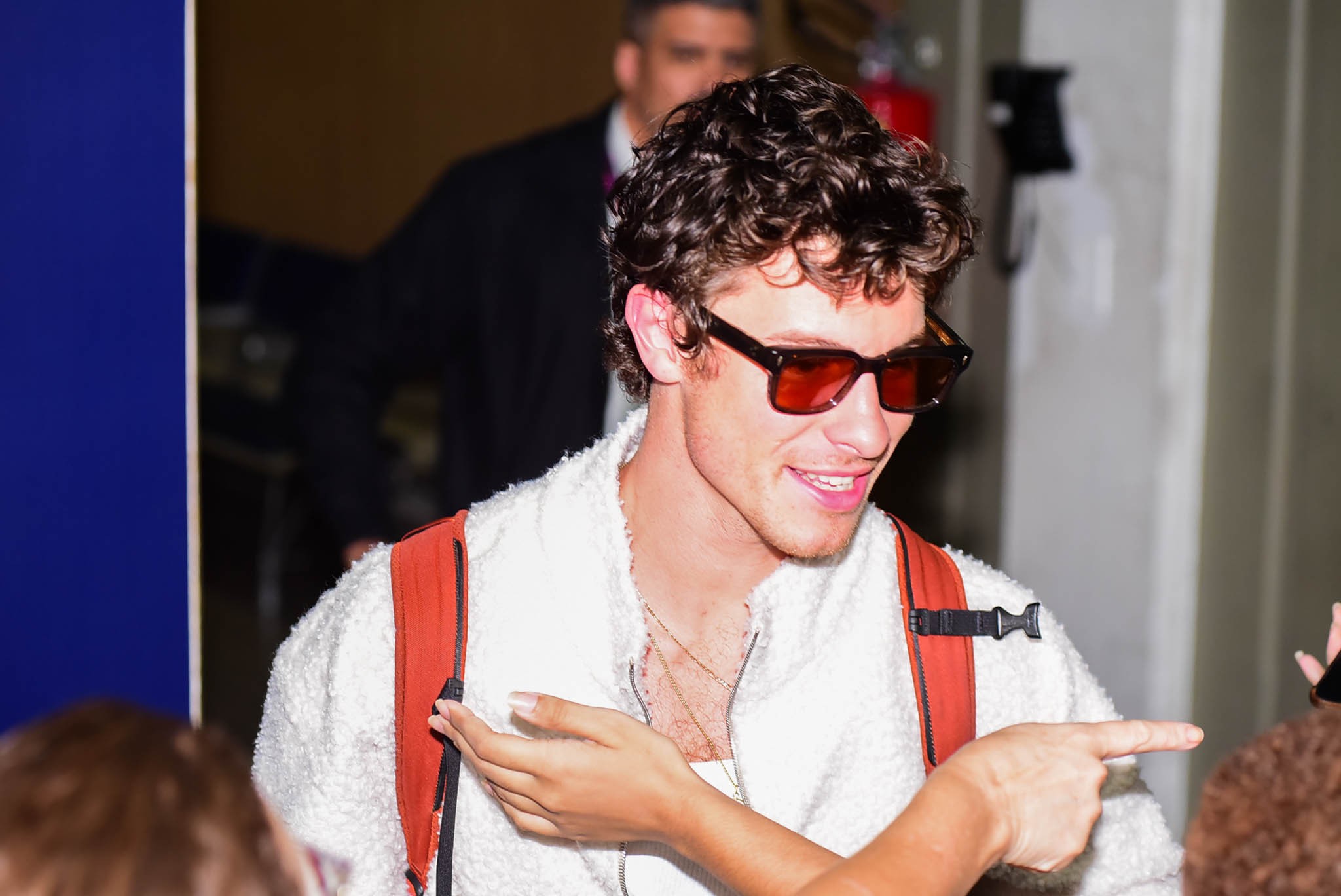 Shawn Mendes chega ao Rio para se cantar na premiação do príncipe William, que terá ainda Kylie Minogue, Anitta, Gil e Seu Jorge
