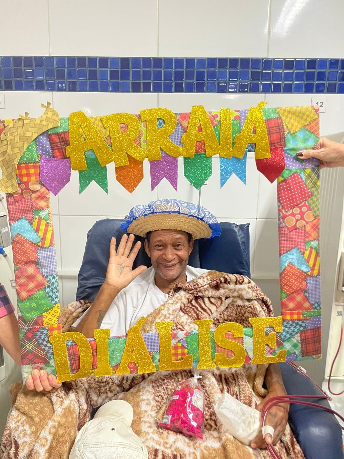 Com sanfona e pratos adaptados, hospital do interior de SP faz festa junina na ala de diálise