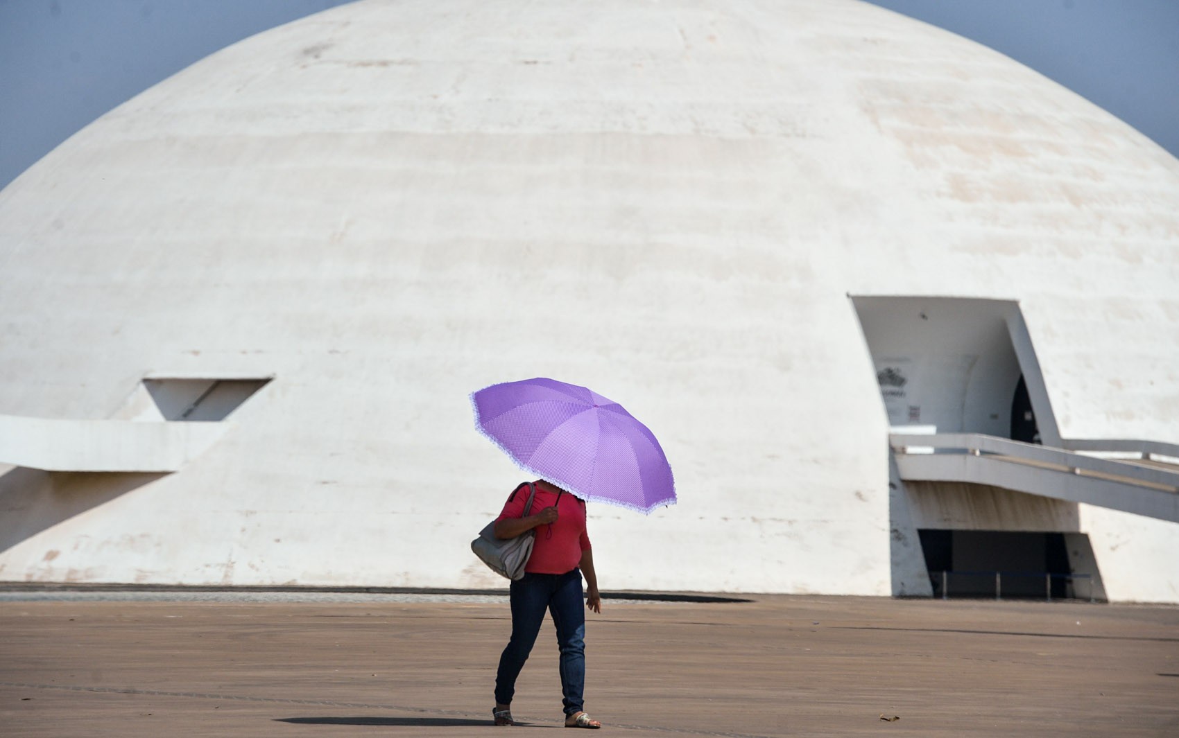 DF terá fim de semana quente, com previsão de chuvas isoladas no segundo turno das eleições 