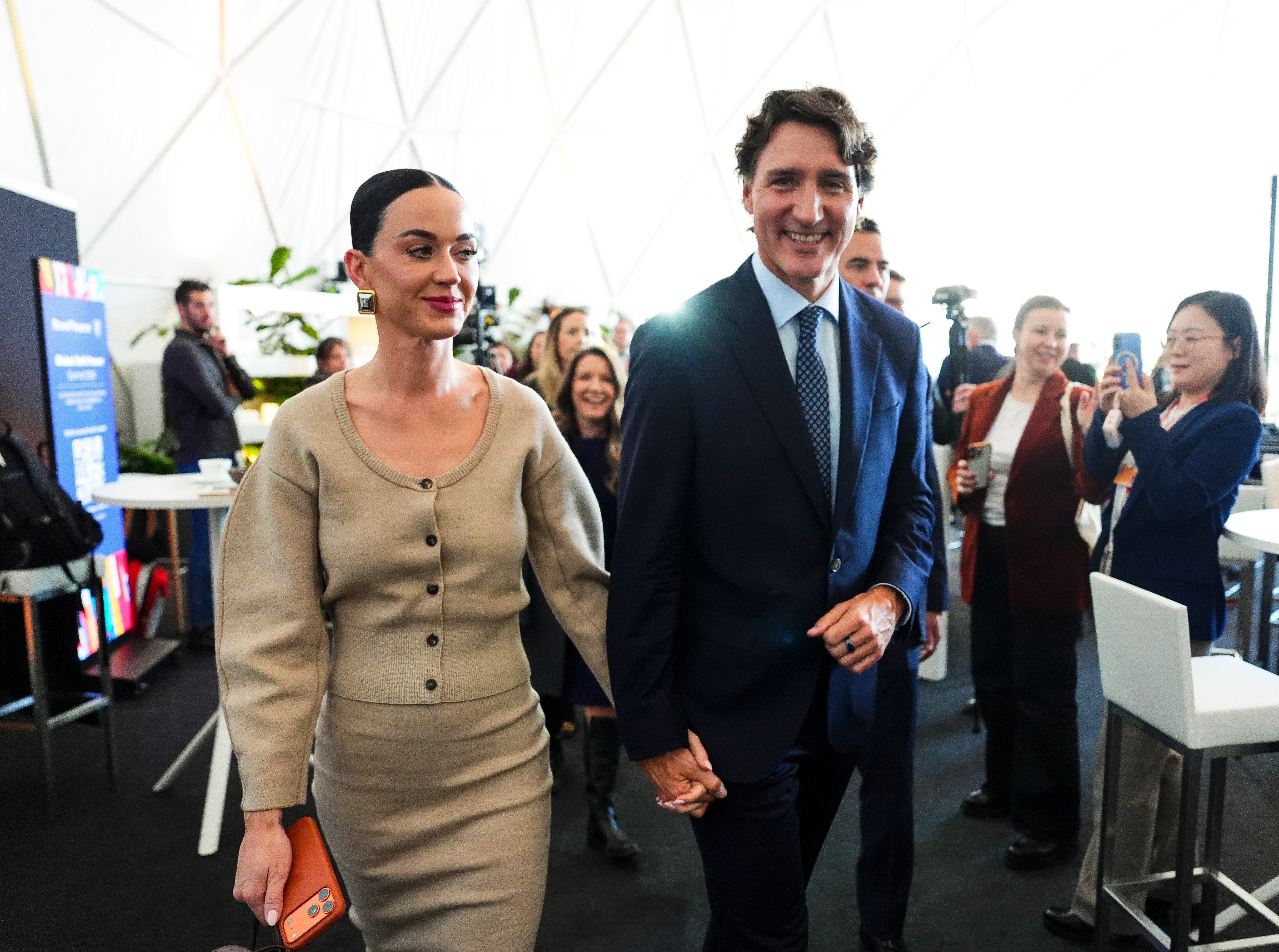 Katy Perry e Justin Trudeau aparecem juntos em Davos