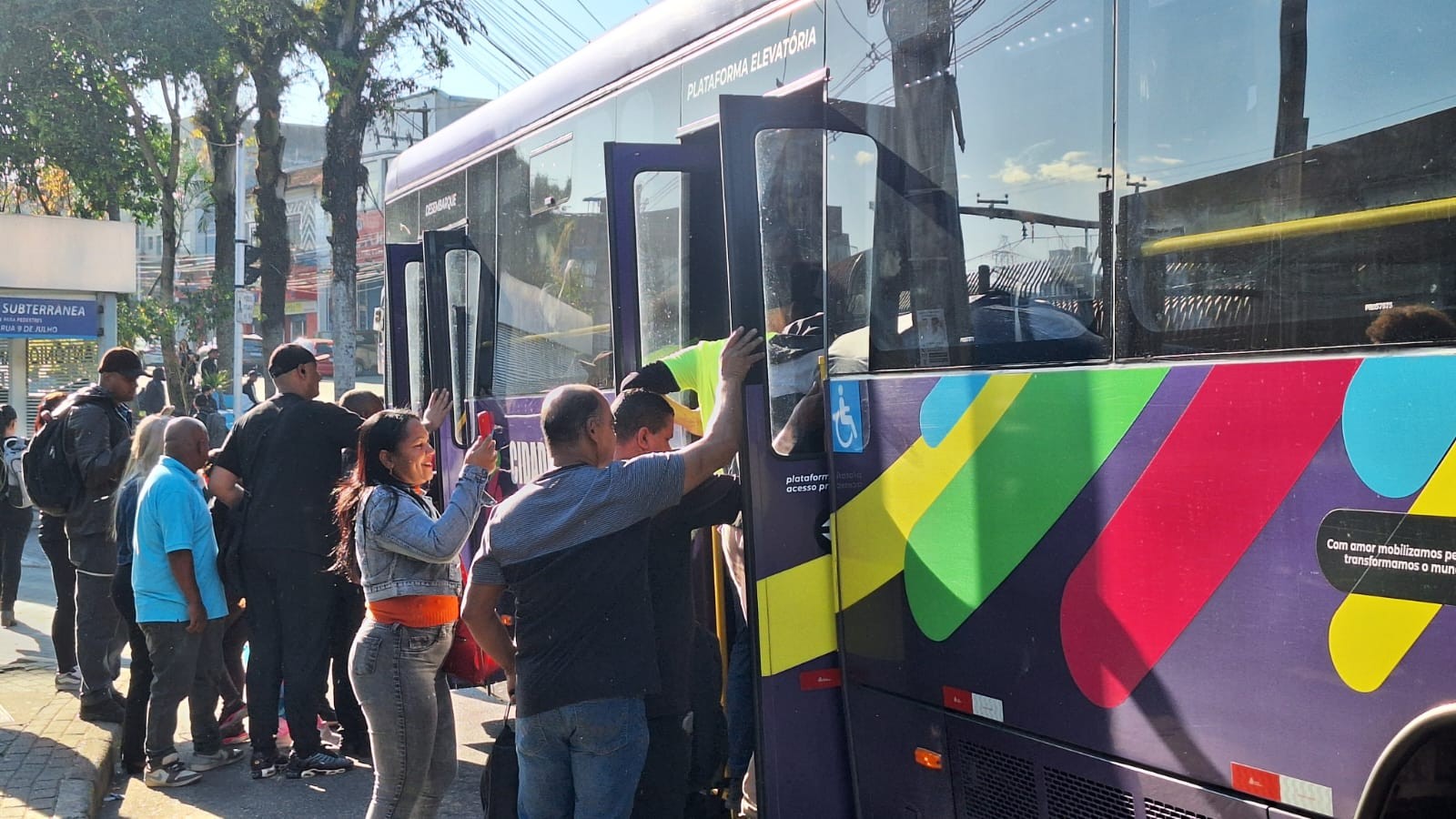 Passageiros do Alto Tietê enfrentam filas e mudanças de trajeto no 2º dia de greve da CPTM