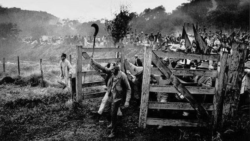 Após 30 anos, acordo põe fim a conflito agrário histórico registrado por Sebastião Salgado no Paraná