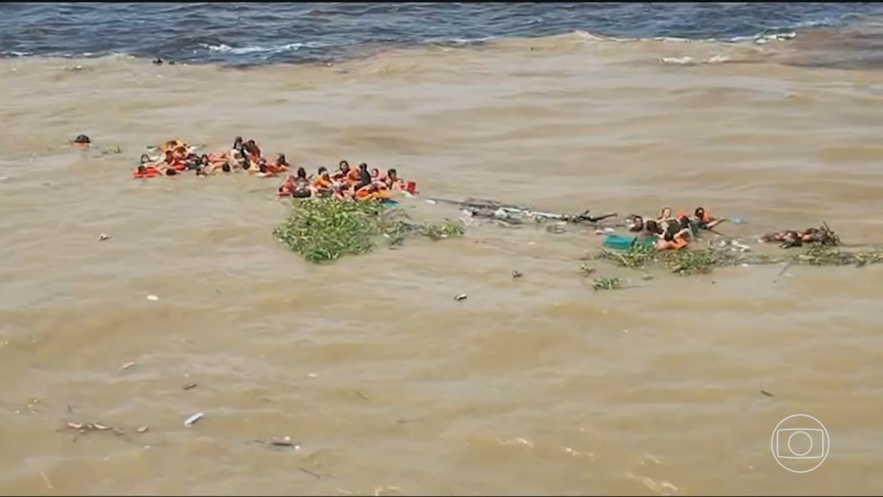 Naufrágio de lancha deixa 2 mortos e 7 desaparecidos em Manaus | G1