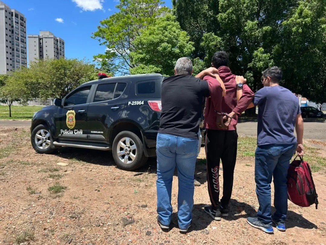 Suspeito de matar casal a facadas é preso; umas das vítimas já tinha sido raptada, diz Polícia Civil