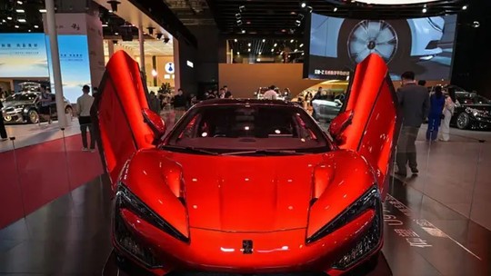 O que está por trás dos carros elétricos 'baratos' da China, que estão tomando o mercado global -
O futuro dos veículos elétricos vai inevitavelmente envolver a China. Mas como ficam os mercados do Reino Unido e da Europa — e as questões relacionadas à segurança nacional?