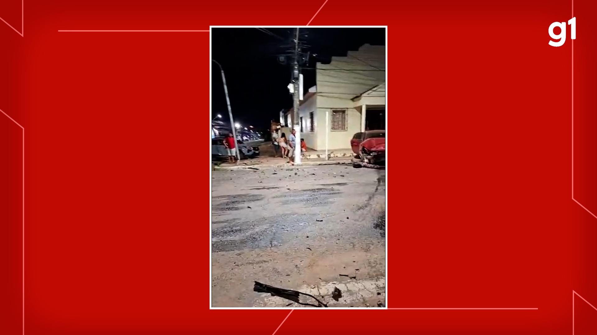 Colisão entre dois carros deixa três feridos e danifica semáforo em cruzamento de Santarém