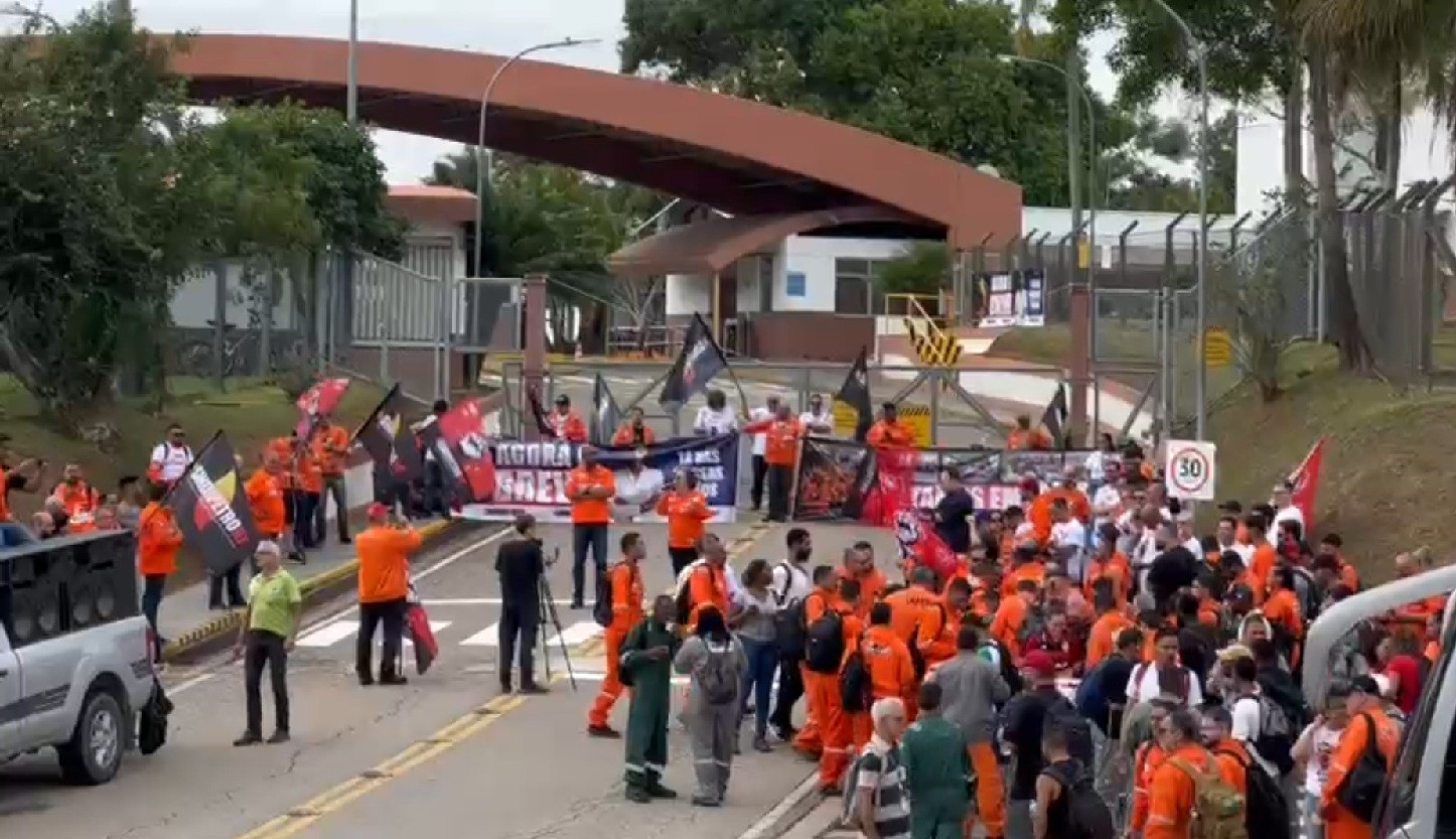 Petroleiros do Norte Fluminense fazem ato em Macaé durante greve da categoria