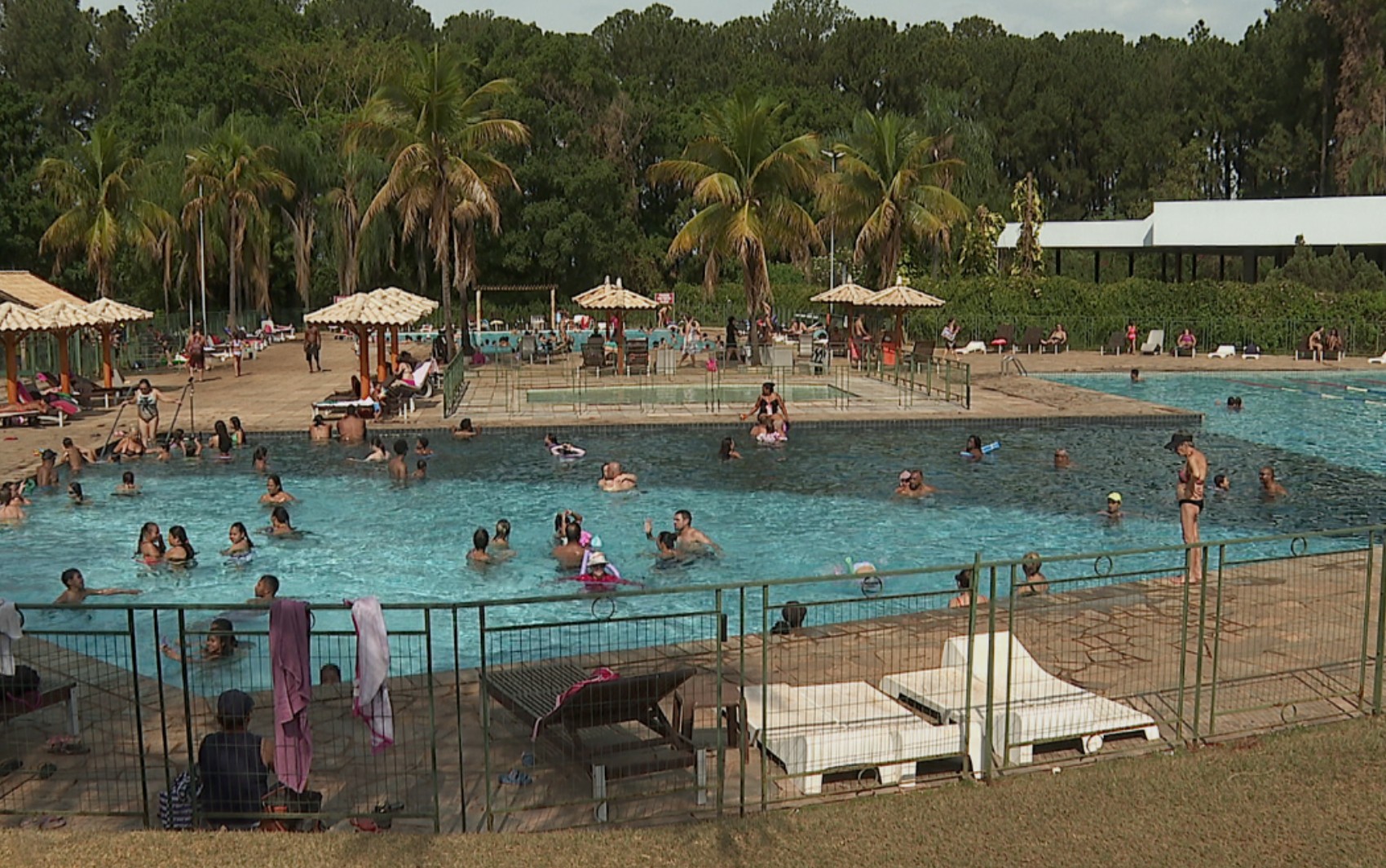Clubes em Ribeirão Preto suspendem venda de bebidas destiladas após alerta de intoxicação por metanol