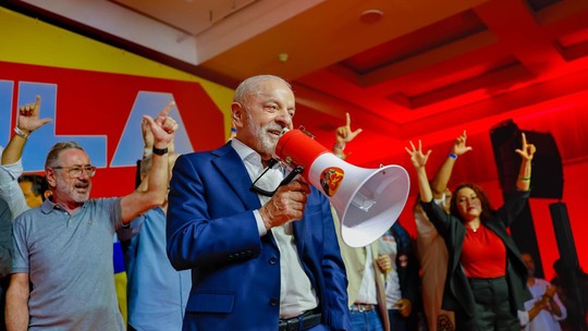 Lula diz que Flávio não quer assumir compromisso com fim da escala 6x1