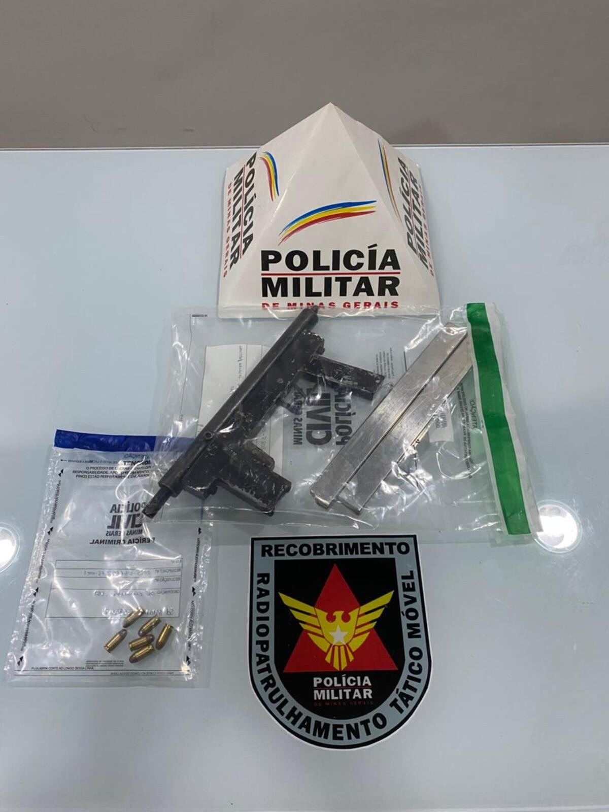 Homem baleado durante tentativa de homicídio é preso após PM encontrar submetralhadora na casa dele