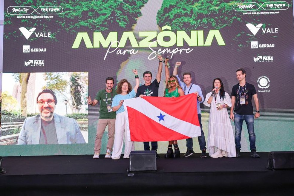 Gaby Amarantos, Úrsula Vidal, Helder Barbalho e coordenação do Rock In Rio — Foto: Marco Santos / Ag. Pará