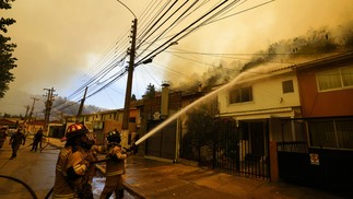 Incêndios no Chile — Foto: Esteban Felix/AP