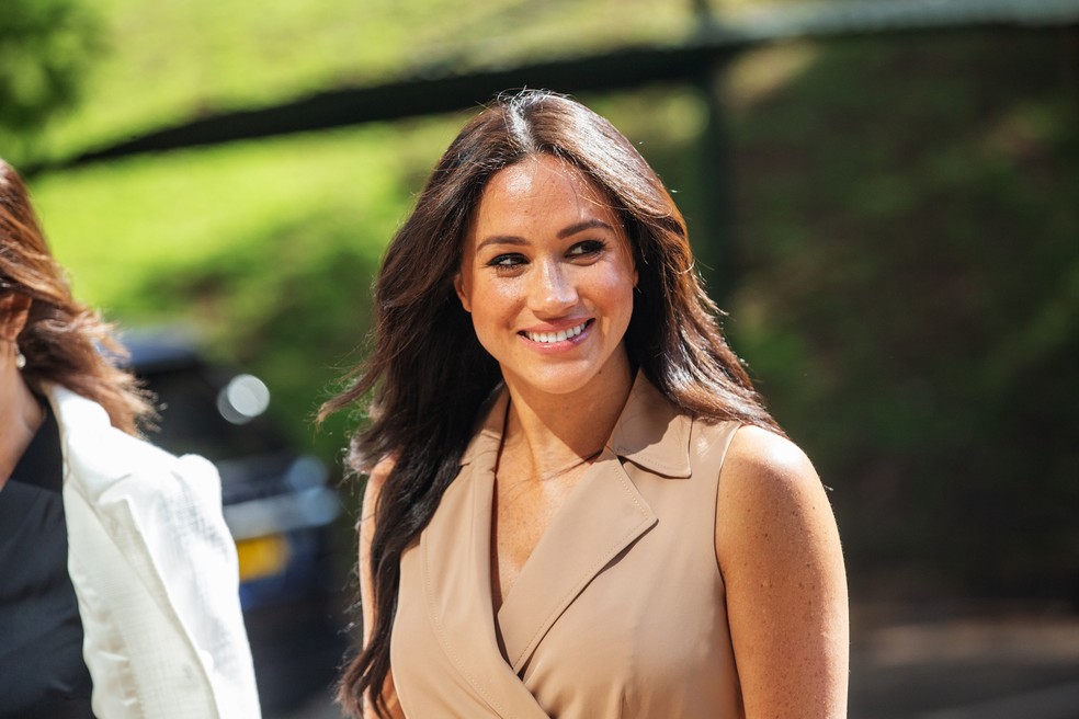 Meghan Markle chega para visita a universidade em Johannesburgo, na África do Sul — Foto: Michele Spatari / AFP