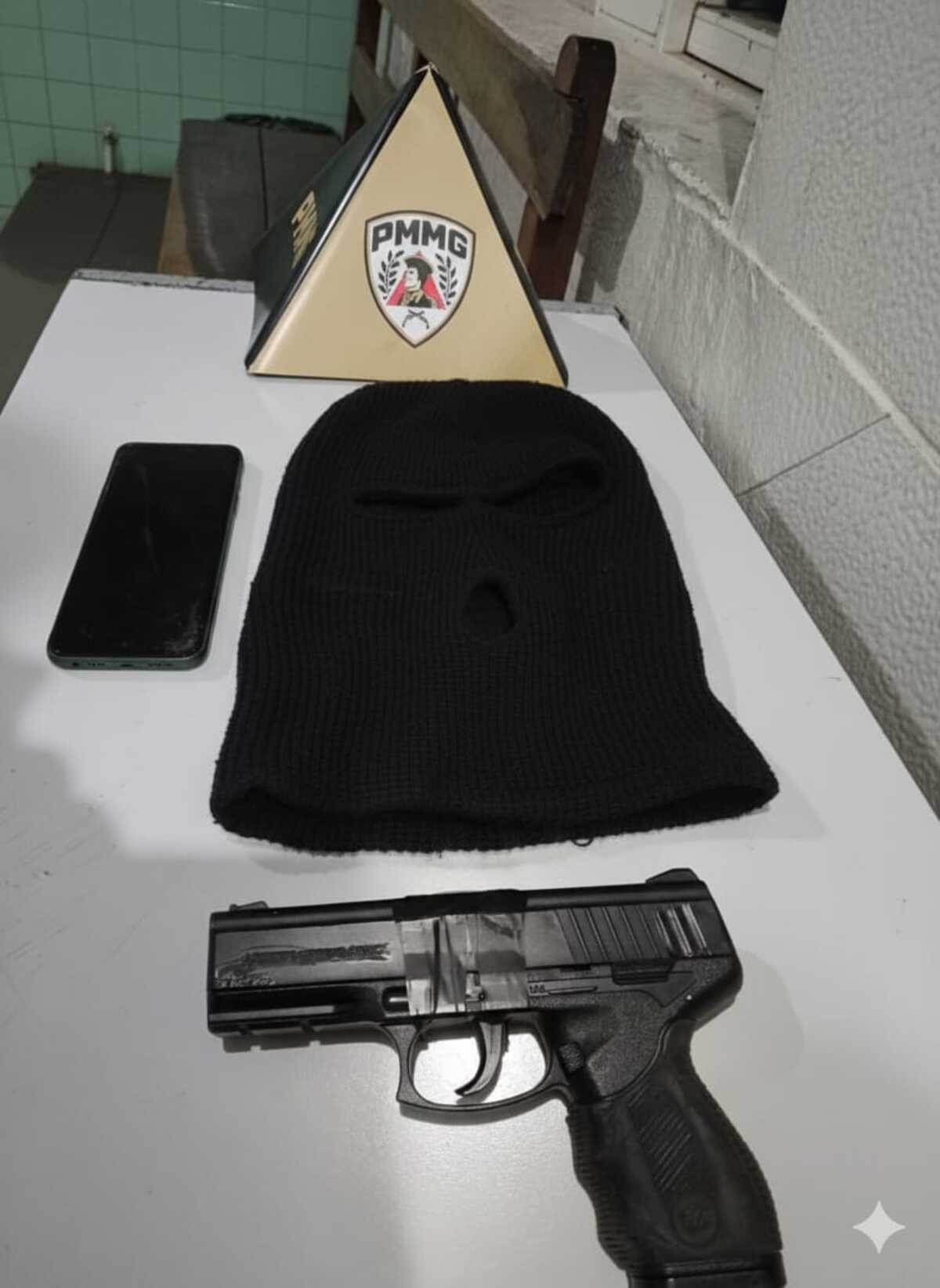 Vítima de assalto grita por socorro ao ver PM, bandido tenta fugir, mas moto falha e ele acaba preso; VÍDEO