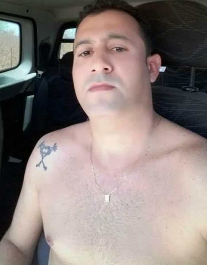 Homem é morto a tiros dentro de barbearia enquanto cortava cabelo no Sul do Piauí