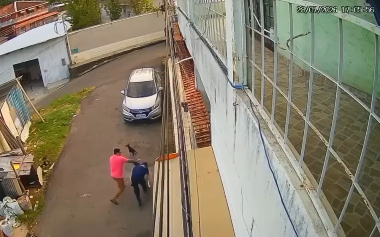 Professor de jiu-jítsu é filmado agredindo adolescente em Manaus: 'foi pra defender um animal', diz agressor 