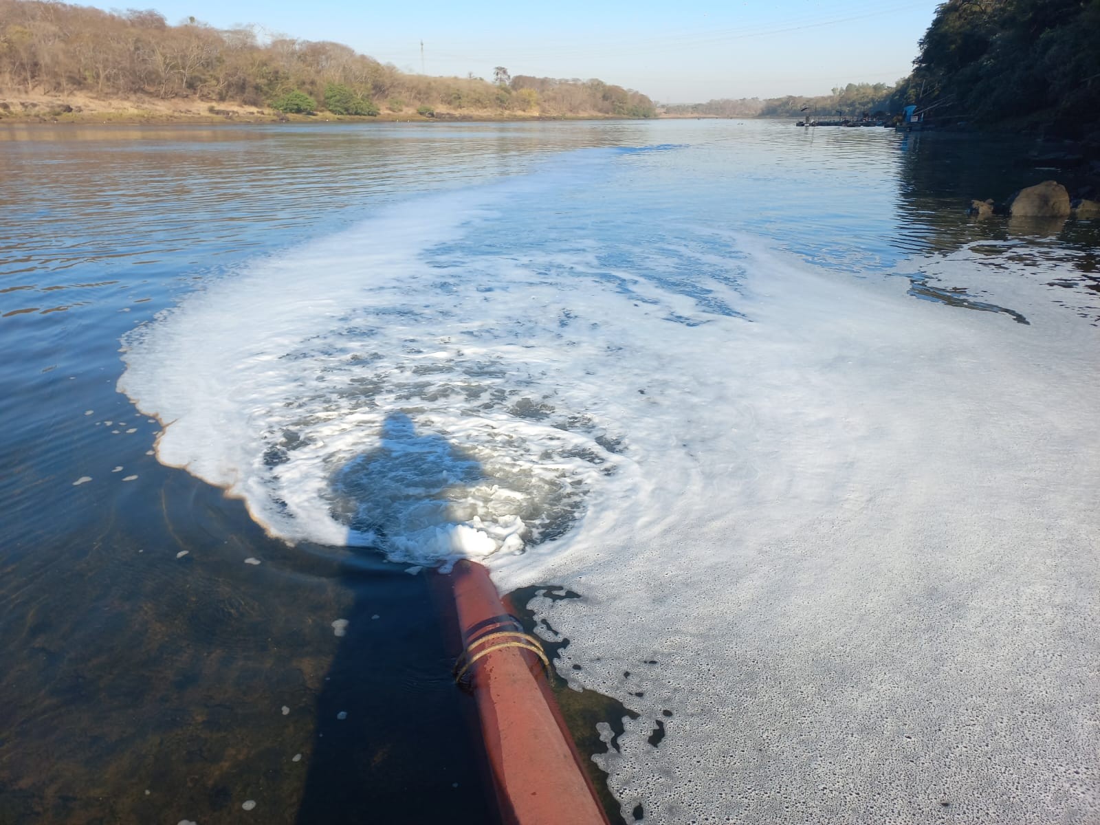 Laudo identifica contaminação de ferro, cobre e outros resíduos na água do Rio Grande no interior de SP